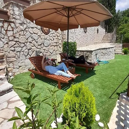 Villa Petra Thea Karitaina